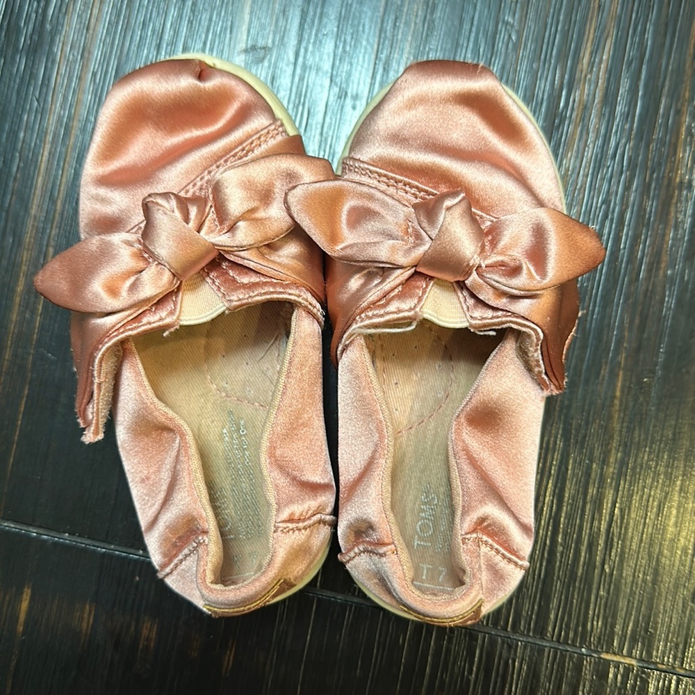 Toms toddler pink shoes